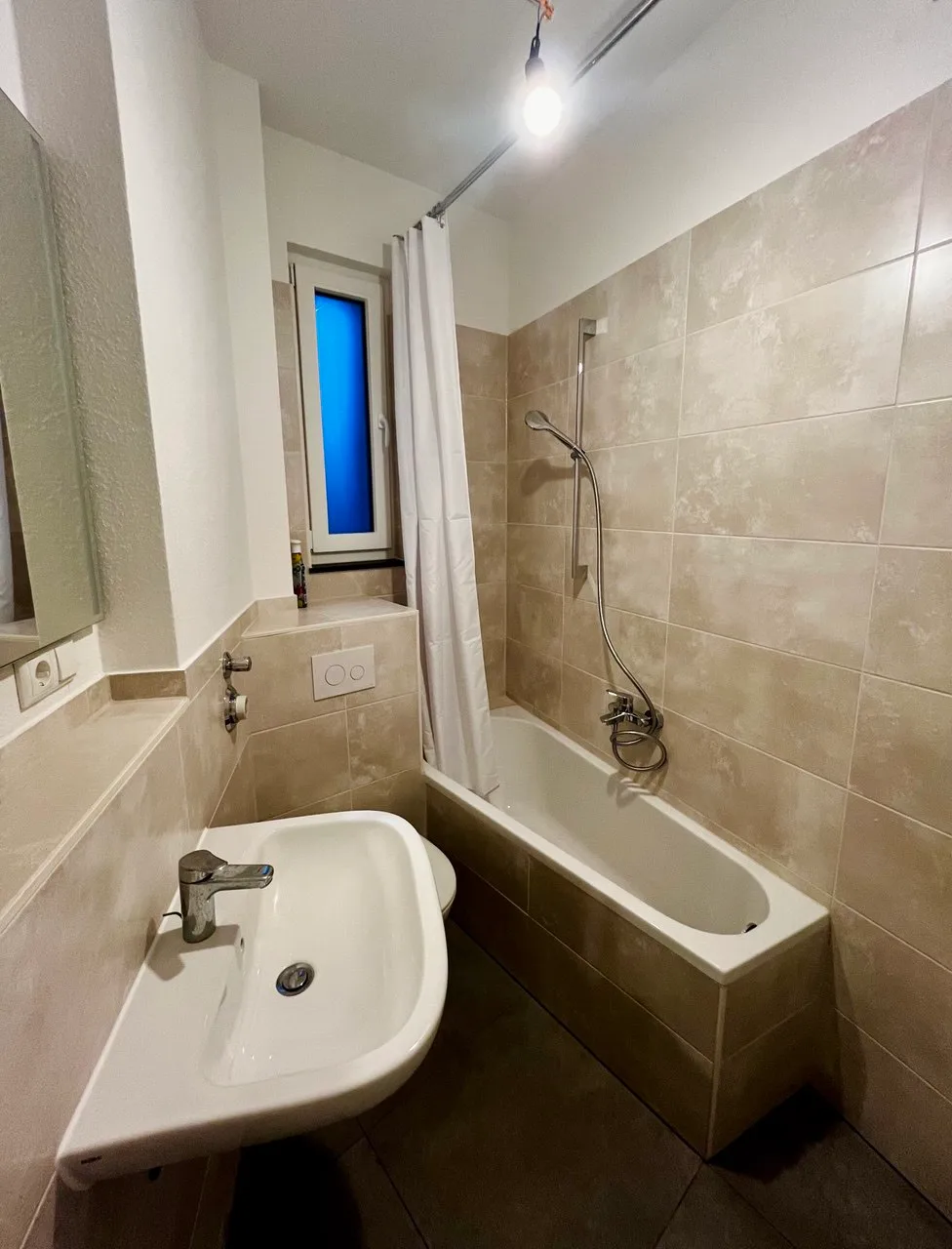 Furnished Shared Room near Friedrich-Ebert-Platz | All-Inclusive Student Housing - Image 4