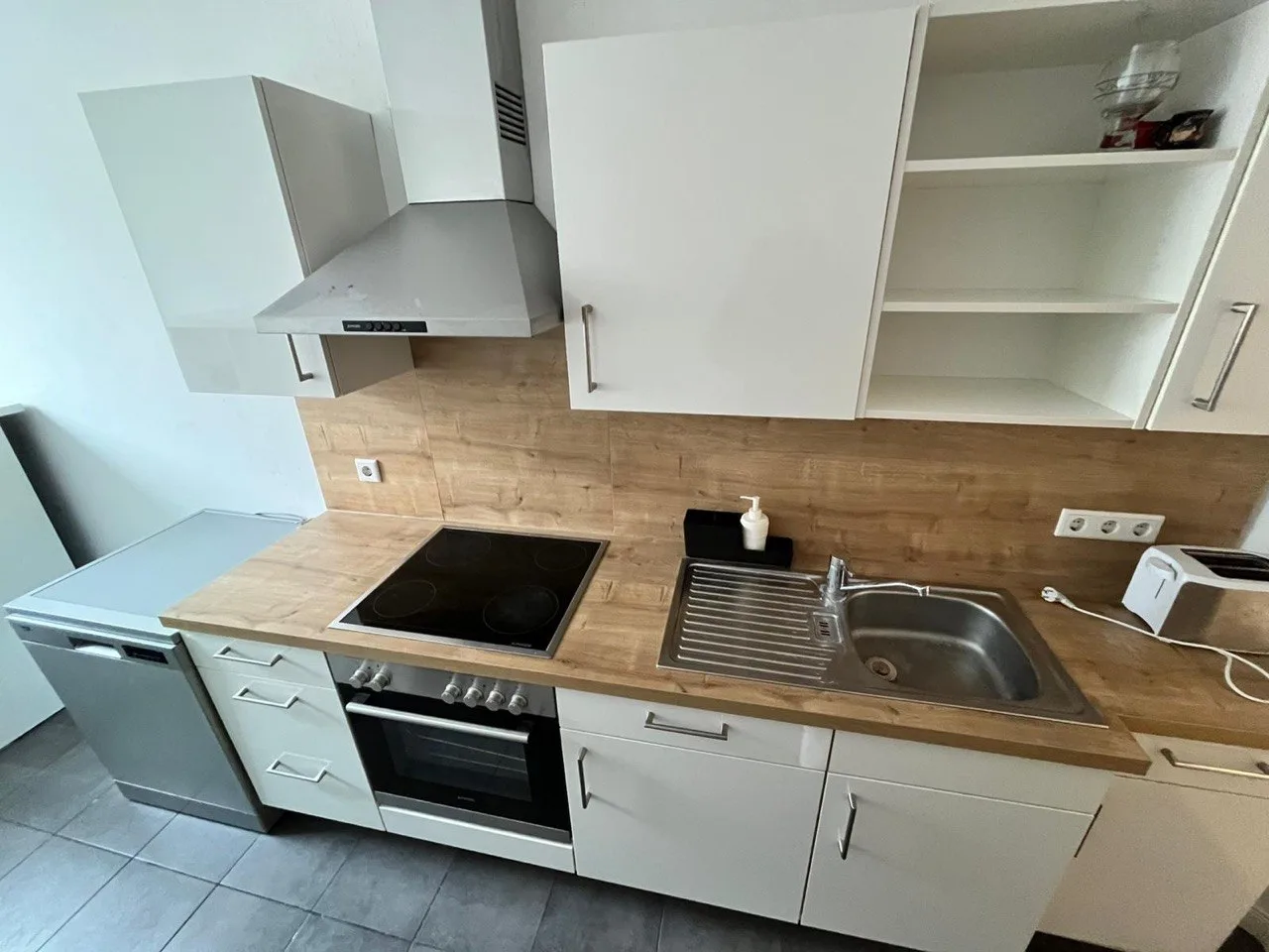 Furnished Shared Room near Rothenburger Straße | All-Inclusive Student Housing - Image 3
